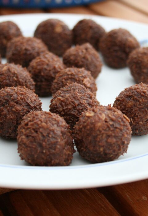 power balls, chocolate ball, snack, coconut balls, chocolate balls, chocolate balls, chocolate balls, chocolate balls, chocolate balls, chocolate balls