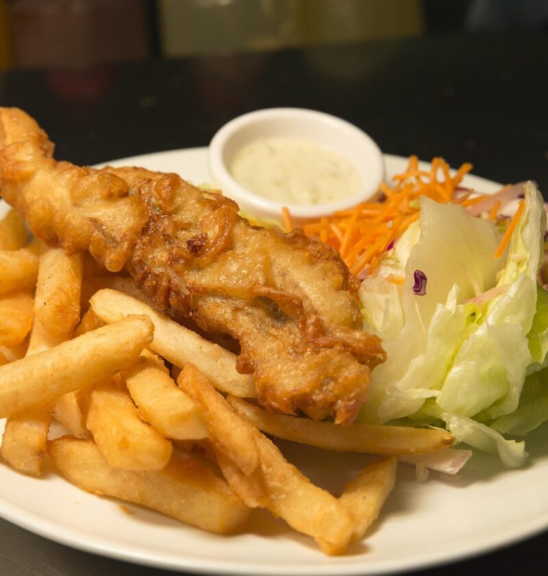 fish, dinner, chips, fish and chips, cooking, restaurant, gourmet, food, meal, seafood, healthy, lunch, plate, fresh, fried, tasty, diet, delicious, cooked, grilled, sea, nature, nutrition, brown cooking, brown fish, brown restaurant, brown diet, brown dinner, brown nutrition, brown fishing