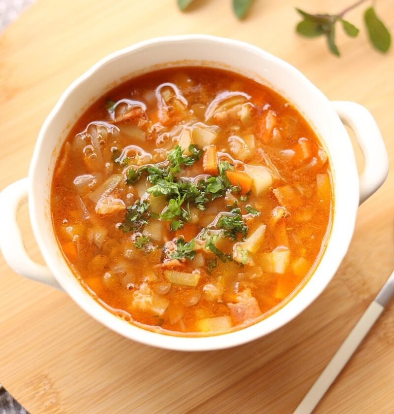 soup, vegetable soup, minestrone, minestrone style, food, lentil, beans, carrots, onion, potato, bacon, tomato soup, tomato base, parsley, soup plate, dish, soup bowl, mint, peppermint